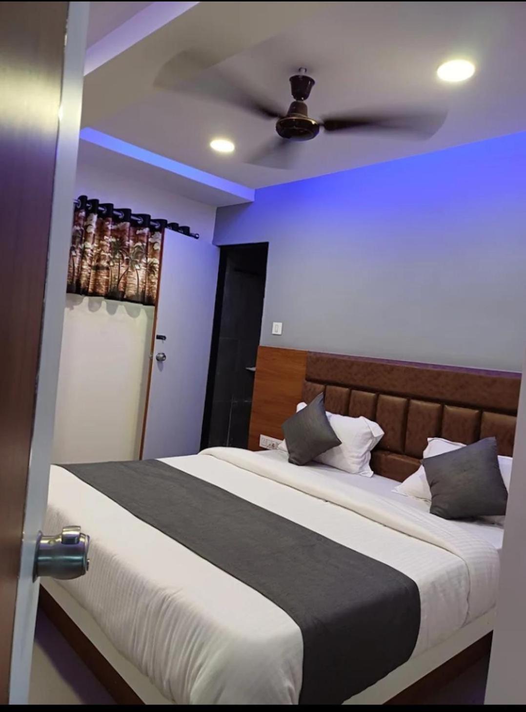 Hotel Anjali Palace Ahmadabad Zewnętrze zdjęcie